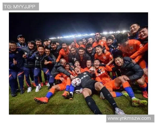 恒大足球明星的崛起与挑战：从辉煌到低谷的背后故事分析